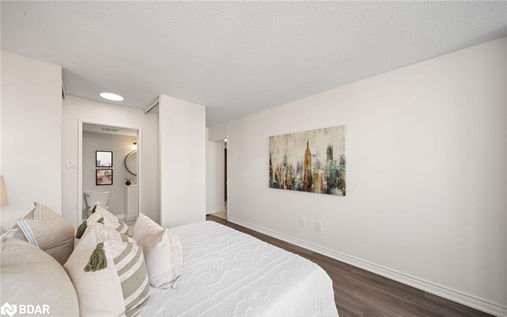 50 Kingsbridge Garden Circle, Mississauga, ON - Indoor Photo Showing Bedroom