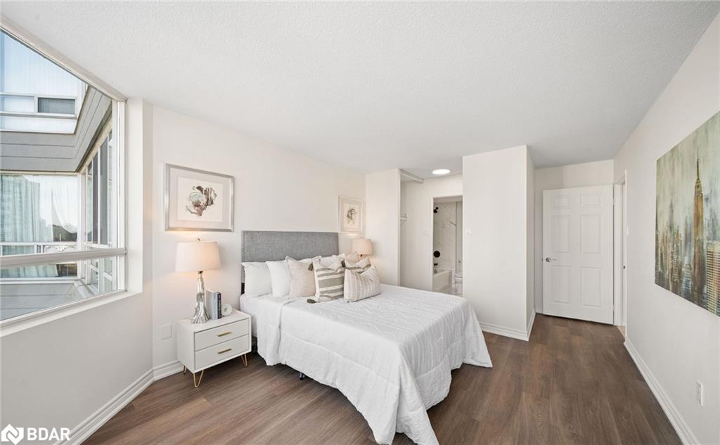 50 Kingsbridge Garden Circle, Mississauga, ON - Indoor Photo Showing Bedroom