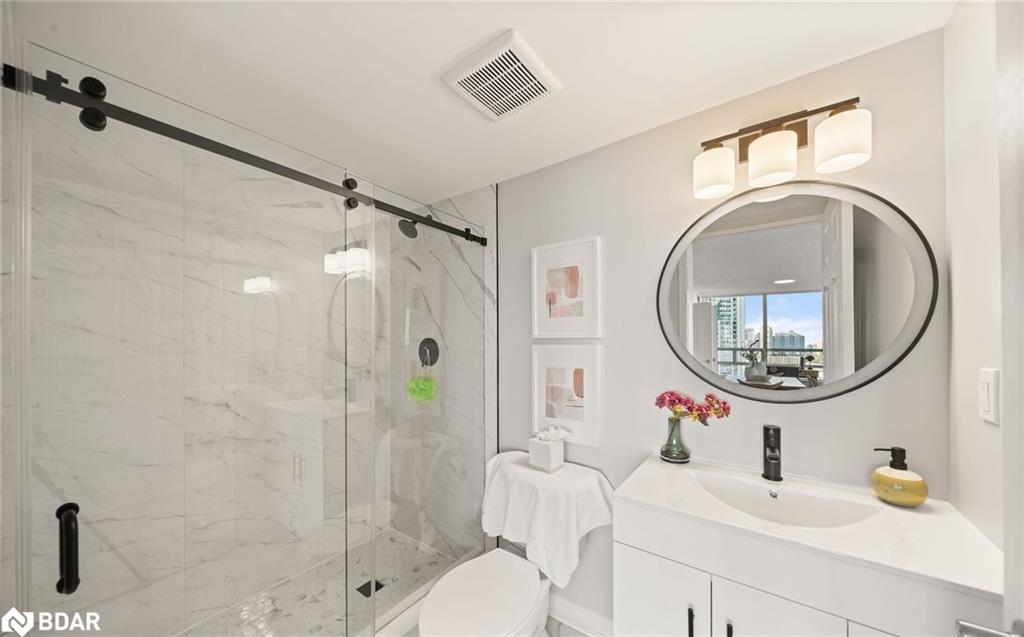 50 Kingsbridge Garden Circle, Mississauga, ON - Indoor Photo Showing Bathroom