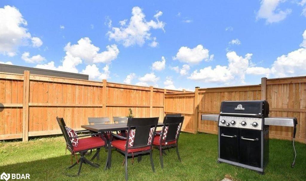 29 Hibiscus Lane, Hamilton, ON - Outdoor