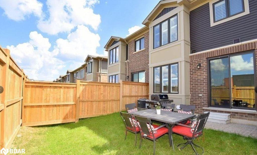 29 Hibiscus Lane, Hamilton, ON - Outdoor