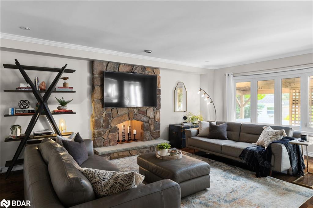 71 Cityview Circle, Barrie, ON - Indoor Photo Showing Living Room With Fireplace