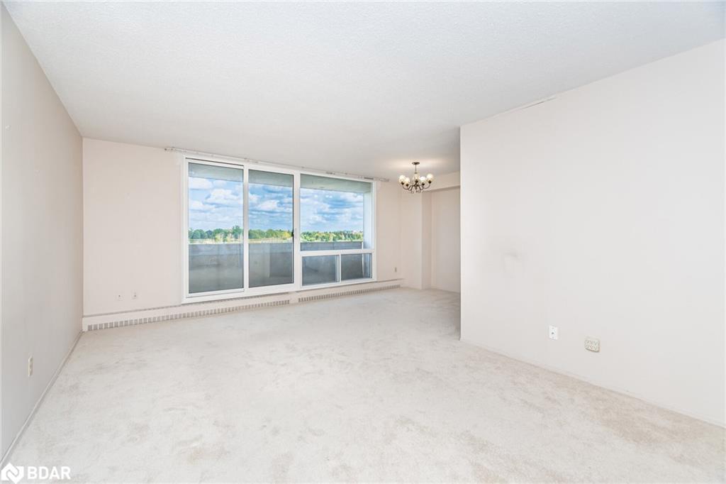 804-225 Harvard Place, Waterloo, ON - Indoor Photo Showing Other Room