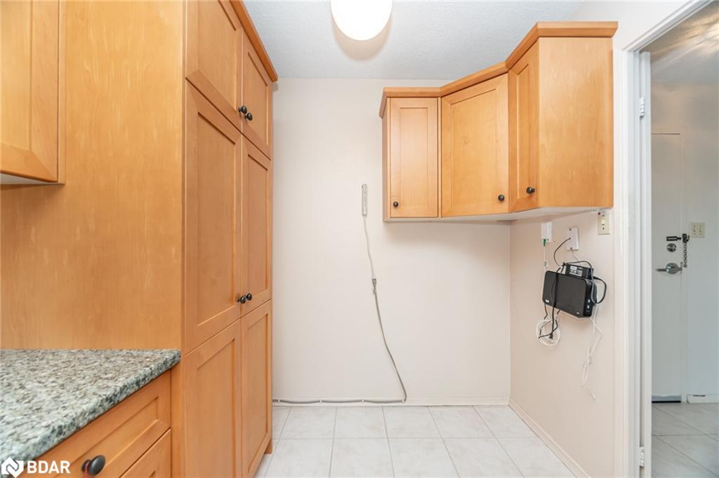 804-225 Harvard Place, Waterloo, ON - Indoor