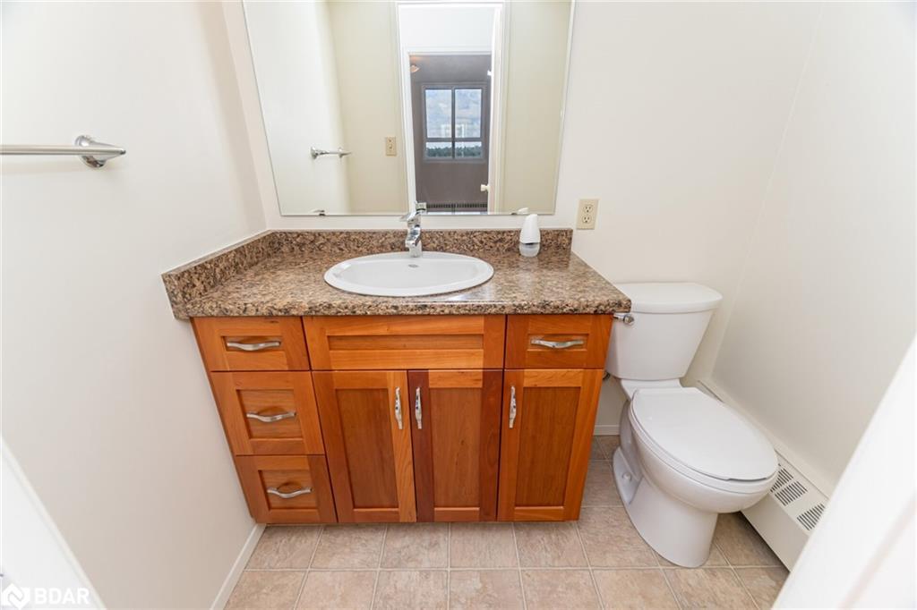804-225 Harvard Place, Waterloo, ON - Indoor Photo Showing Bathroom
