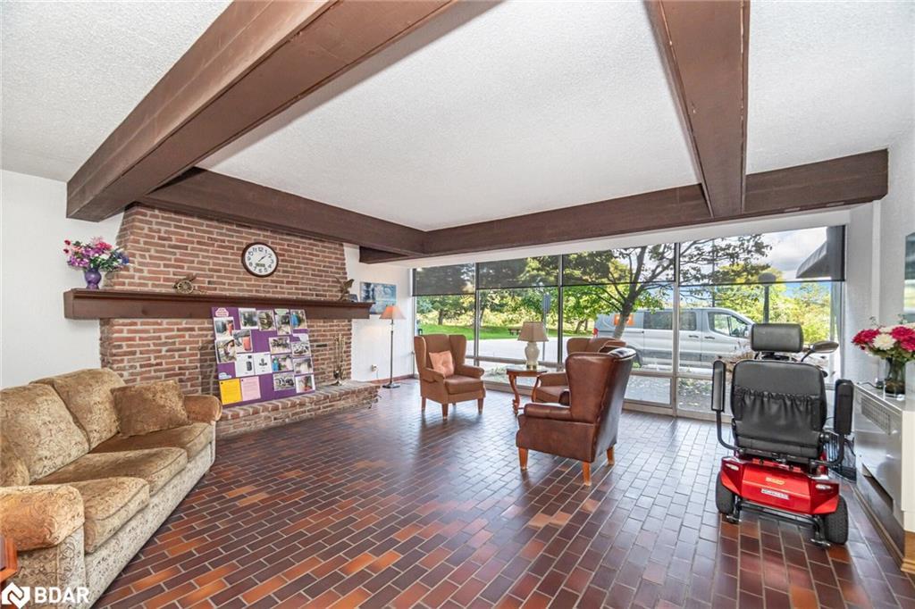 804-225 Harvard Place, Waterloo, ON - Indoor