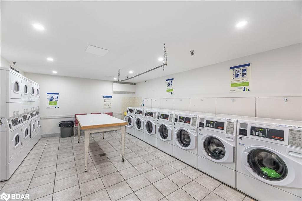 804-225 Harvard Place, Waterloo, ON - Indoor Photo Showing Laundry Room