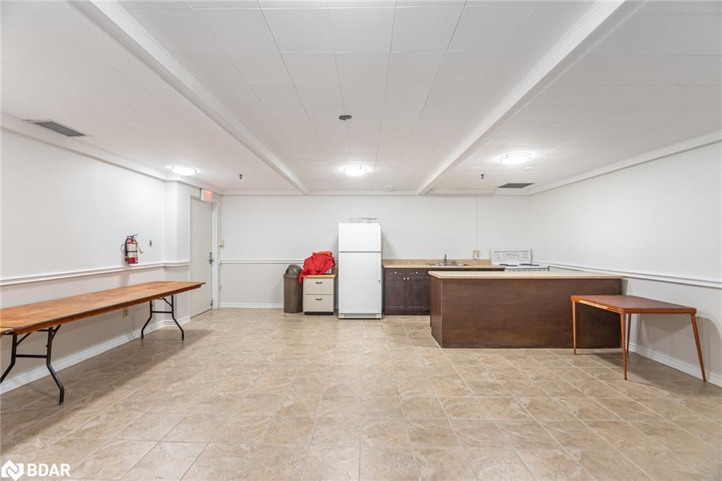 804-225 Harvard Place, Waterloo, ON - Indoor