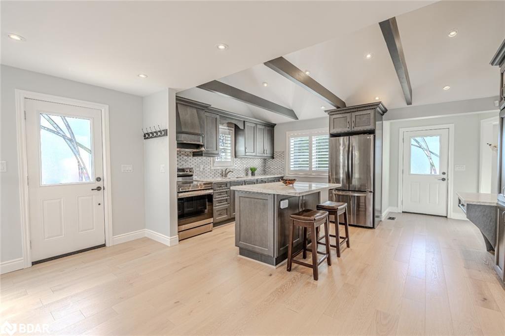 2484 Highway 11 S, Oro-Medonte, ON - Indoor Photo Showing Kitchen With Upgraded Kitchen