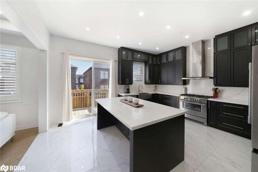1239 Peelar Crescent, Innisfil, ON - Indoor Photo Showing Kitchen With Upgraded Kitchen