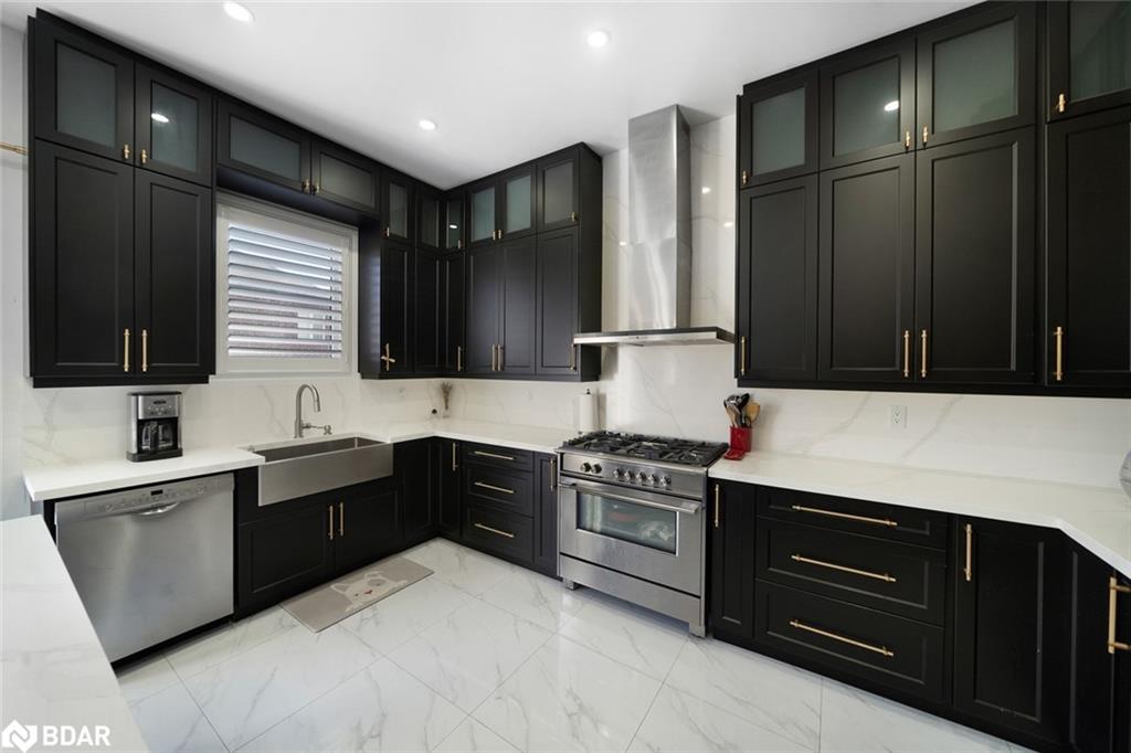 1239 Peelar Crescent, Innisfil, ON - Indoor Photo Showing Kitchen