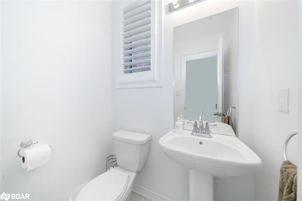 1239 Peelar Crescent, Innisfil, ON - Indoor Photo Showing Bathroom