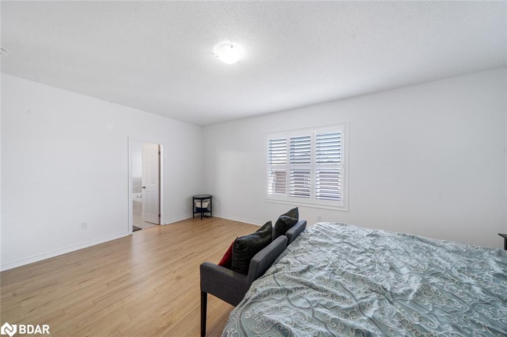 1239 Peelar Crescent, Innisfil, ON - Indoor Photo Showing Bedroom