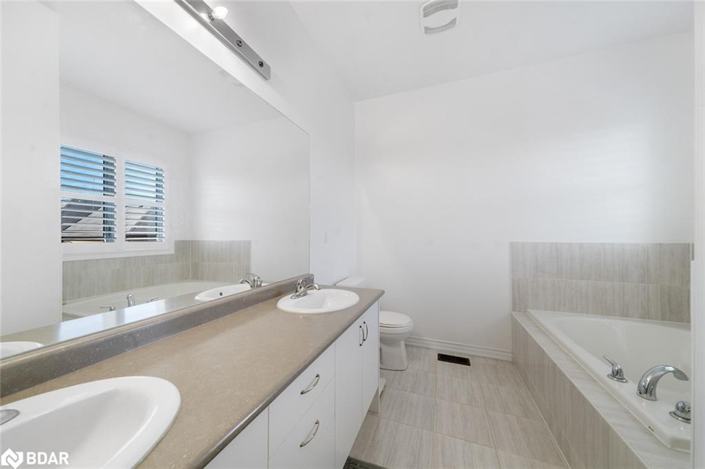 1239 Peelar Crescent, Innisfil, ON - Indoor Photo Showing Bathroom