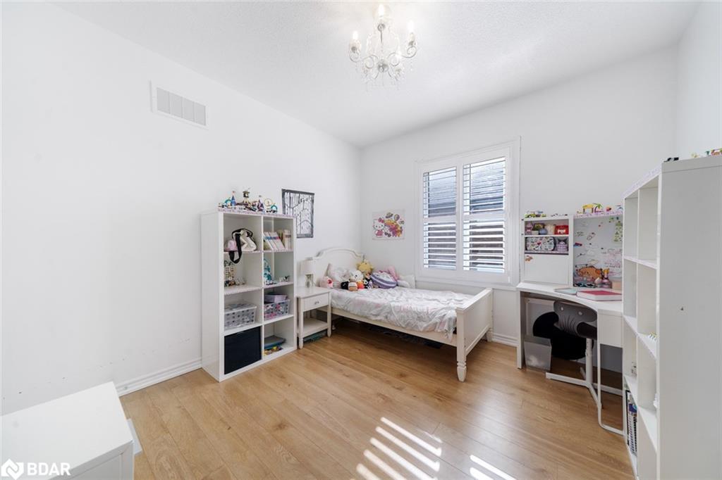 1239 Peelar Crescent, Innisfil, ON - Indoor Photo Showing Bedroom
