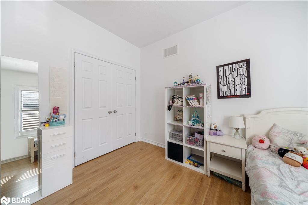 1239 Peelar Crescent, Innisfil, ON - Indoor Photo Showing Bedroom