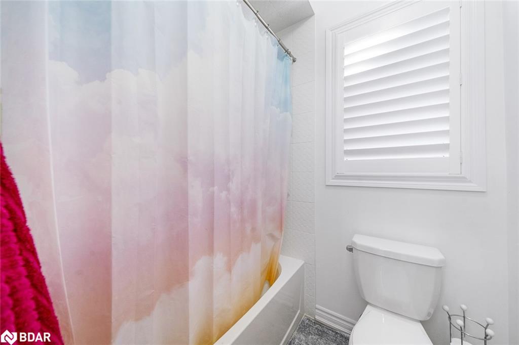 1239 Peelar Crescent, Innisfil, ON - Indoor Photo Showing Bathroom