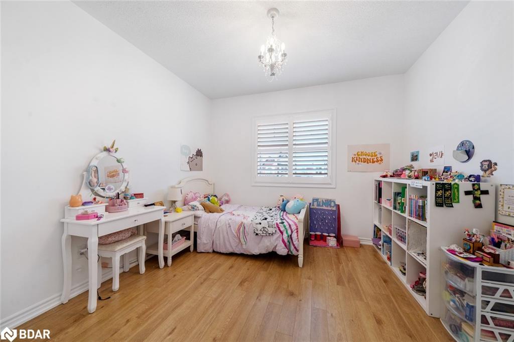 1239 Peelar Crescent, Innisfil, ON - Indoor Photo Showing Bedroom