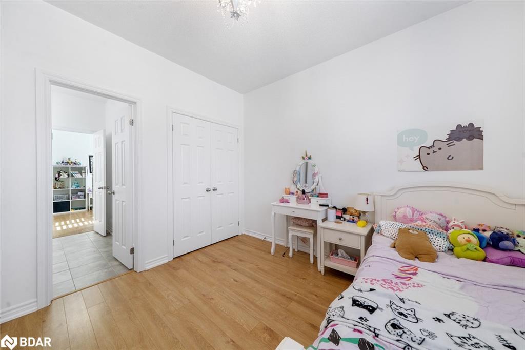 1239 Peelar Crescent, Innisfil, ON - Indoor Photo Showing Bedroom