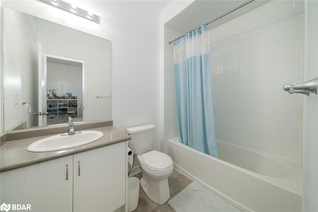 1239 Peelar Crescent, Innisfil, ON - Indoor Photo Showing Bathroom