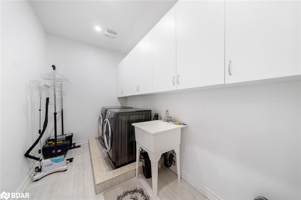 1239 Peelar Crescent, Innisfil, ON - Indoor Photo Showing Laundry Room