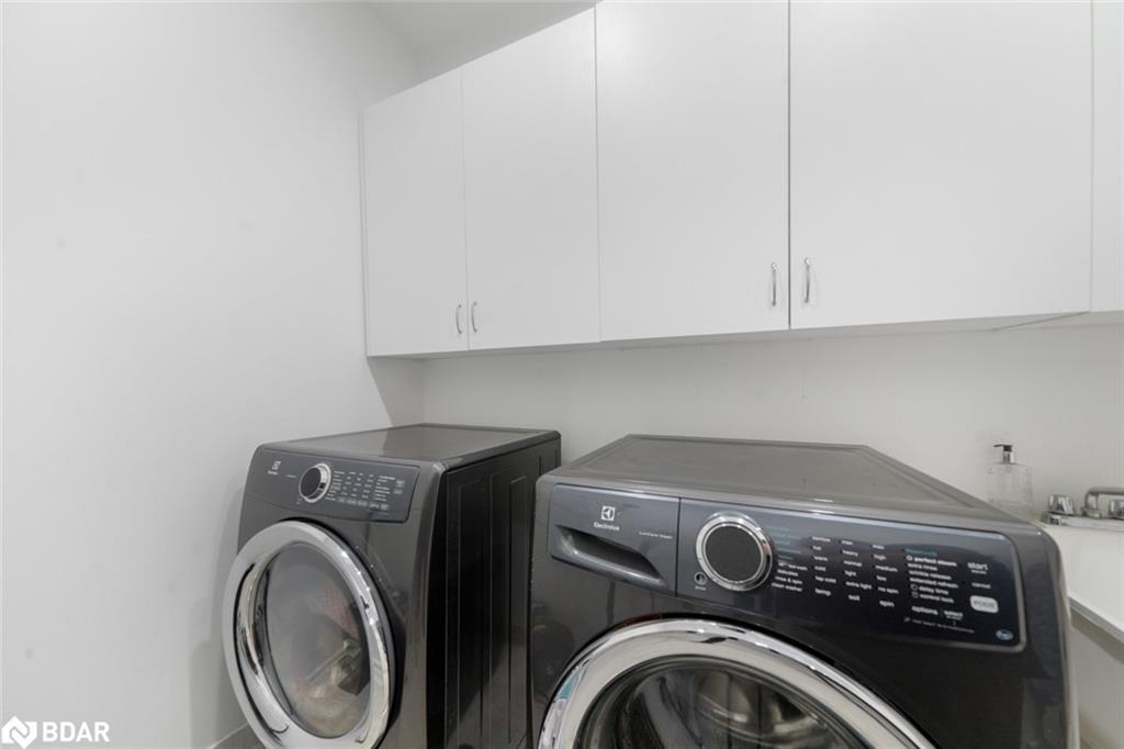 1239 Peelar Crescent, Innisfil, ON - Indoor Photo Showing Laundry Room