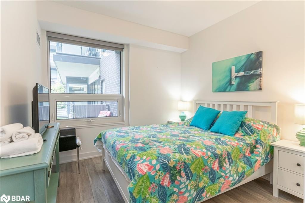 131-333 Sea Ray Avenue, Innisfil, ON - Indoor Photo Showing Bedroom