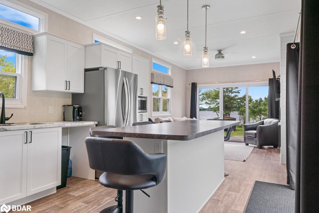 1366 Rosseau Lake Rd 2, Muskoka Lakes, ON - Indoor Photo Showing Kitchen With Upgraded Kitchen