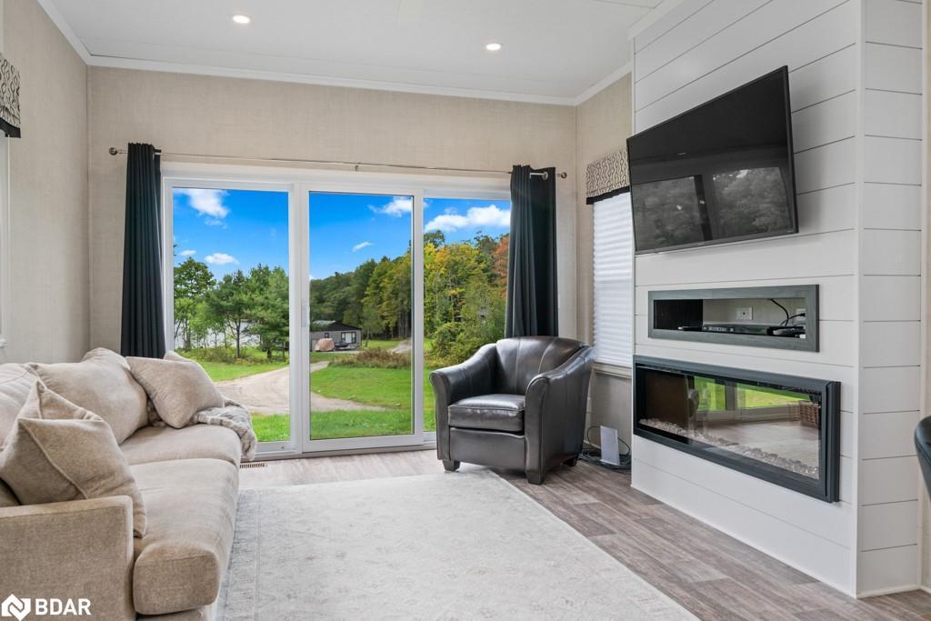 1366 Rosseau Lake Rd 2, Muskoka Lakes, ON - Indoor Photo Showing Living Room With Fireplace