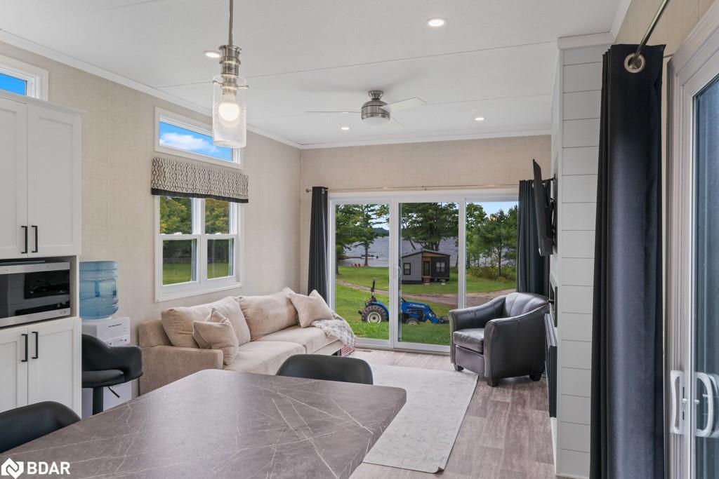 1366 Rosseau Lake Rd 2, Muskoka Lakes, ON - Indoor