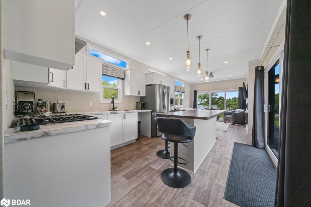 1366 Rosseau Lake Rd 2, Muskoka Lakes, ON - Indoor Photo Showing Kitchen With Upgraded Kitchen