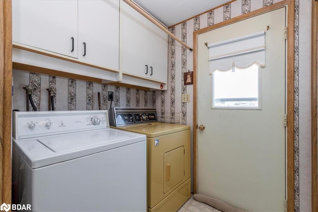 10 Mimosa Crescent, Innisfil, ON - Indoor Photo Showing Laundry Room