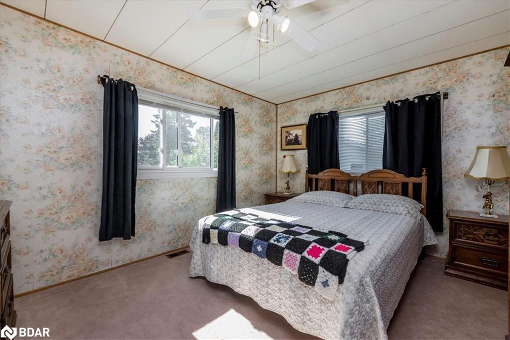 10 Mimosa Crescent, Innisfil, ON - Indoor Photo Showing Bedroom