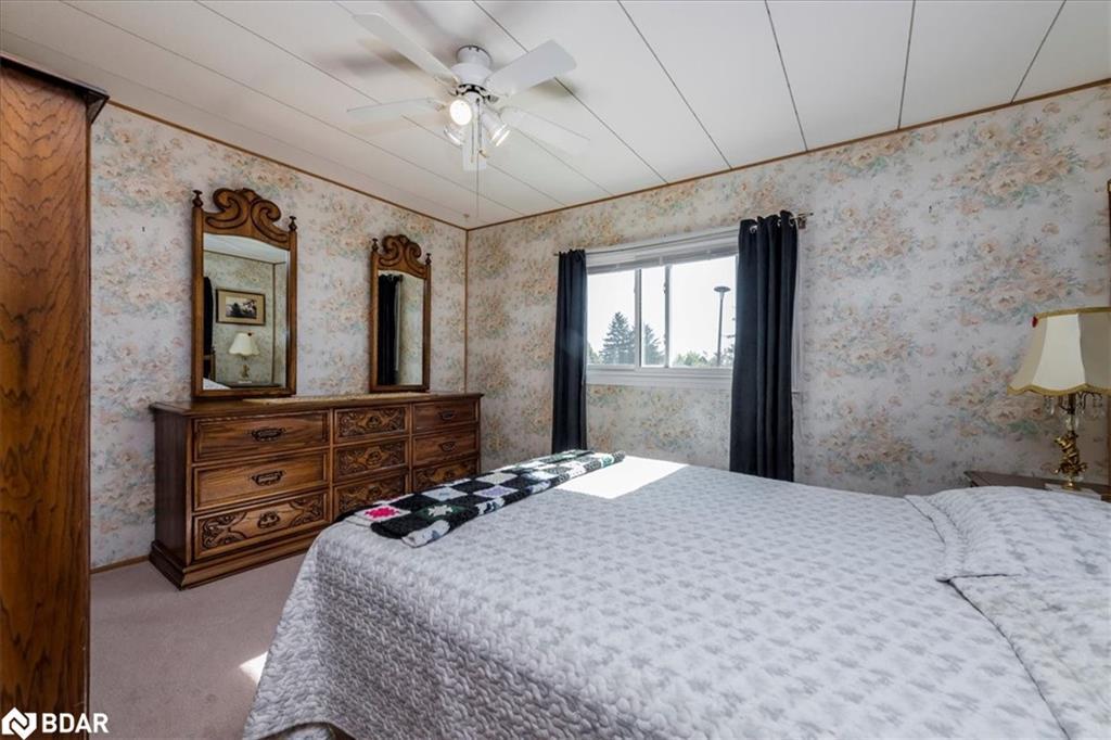 10 Mimosa Crescent, Innisfil, ON - Indoor Photo Showing Bedroom