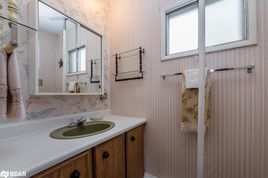 10 Mimosa Crescent, Innisfil, ON - Indoor Photo Showing Bathroom
