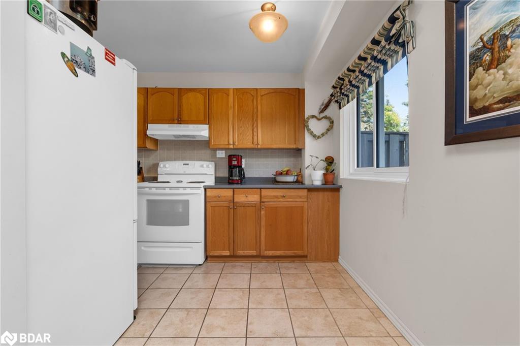 68-28 Donald Street, Barrie, ON - Indoor Photo Showing Kitchen
