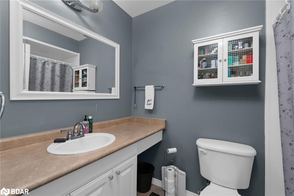 68-28 Donald Street, Barrie, ON - Indoor Photo Showing Bathroom