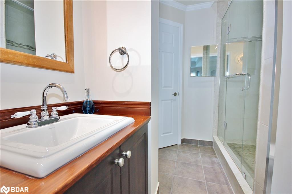 511-37 Ellen Street Street, Barrie, ON - Indoor Photo Showing Bathroom