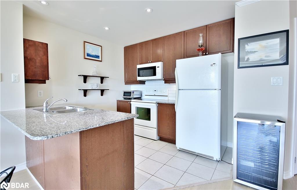 511-37 Ellen Street Street, Barrie, ON - Indoor Photo Showing Kitchen With Double Sink
