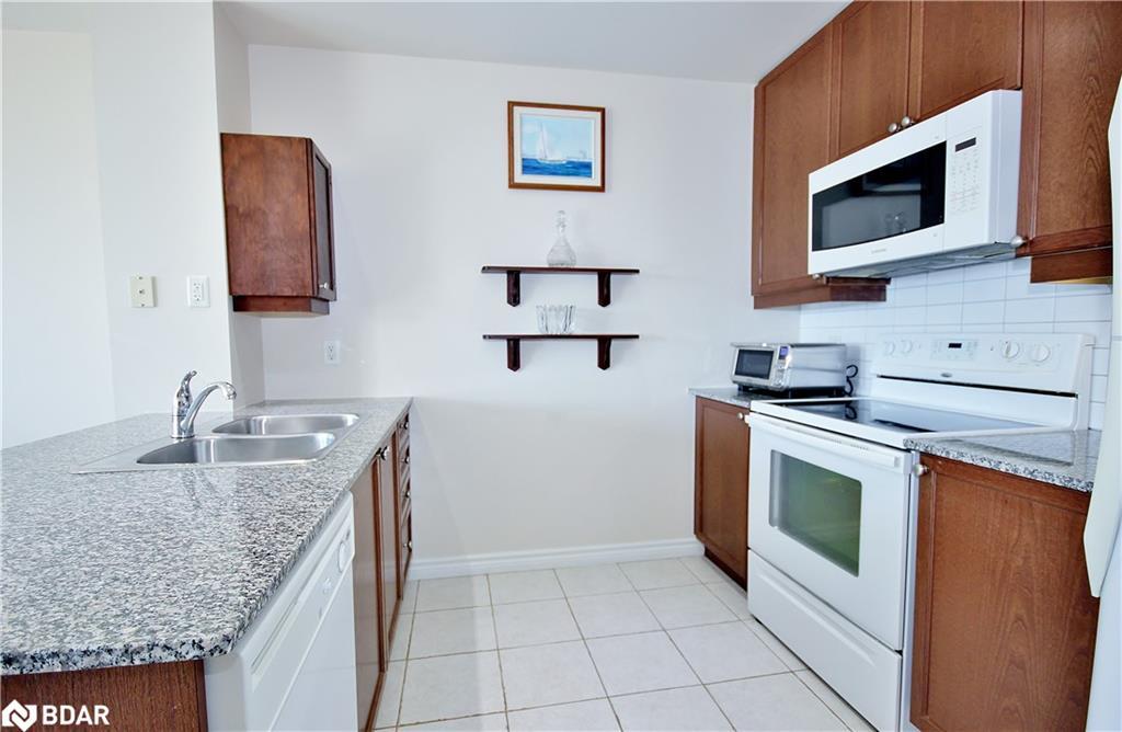 511-37 Ellen Street Street, Barrie, ON - Indoor Photo Showing Kitchen With Double Sink