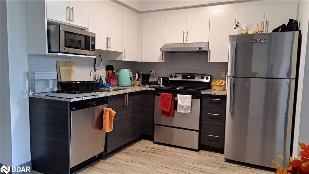 282-258B Sunview Street, Waterloo, ON - Indoor Photo Showing Kitchen