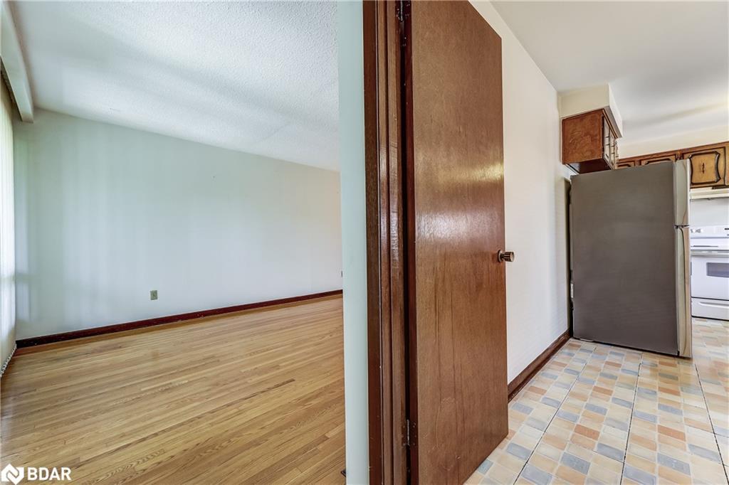 260 Apache Trail, Toronto, ON - Indoor Photo Showing Kitchen
