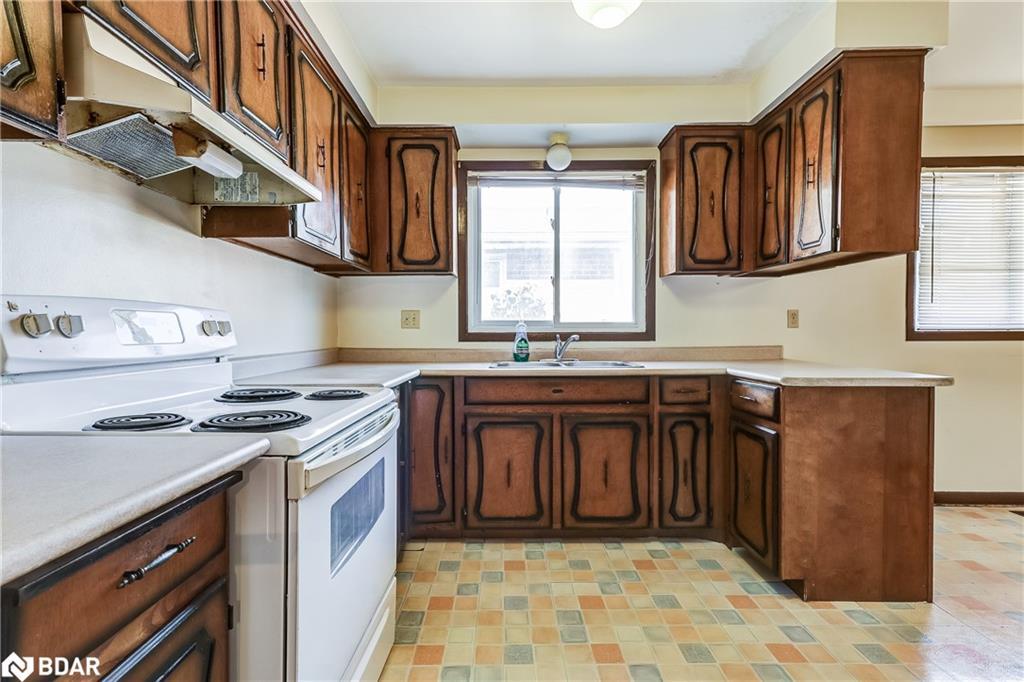 260 Apache Trail, Toronto, ON - Indoor Photo Showing Kitchen