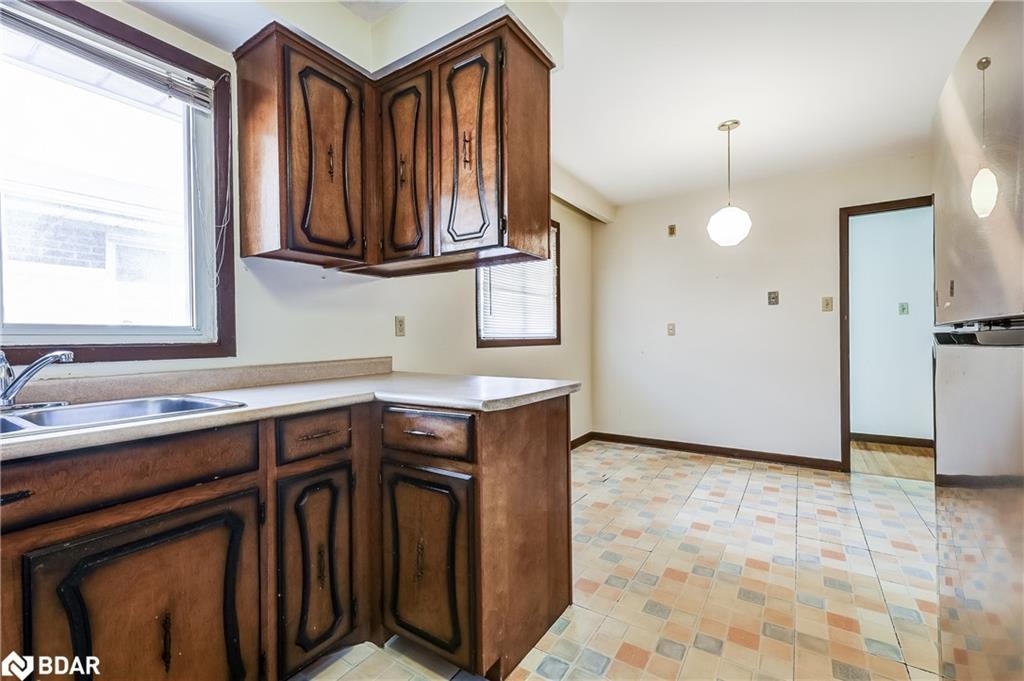 260 Apache Trail, Toronto, ON - Indoor Photo Showing Kitchen With Double Sink