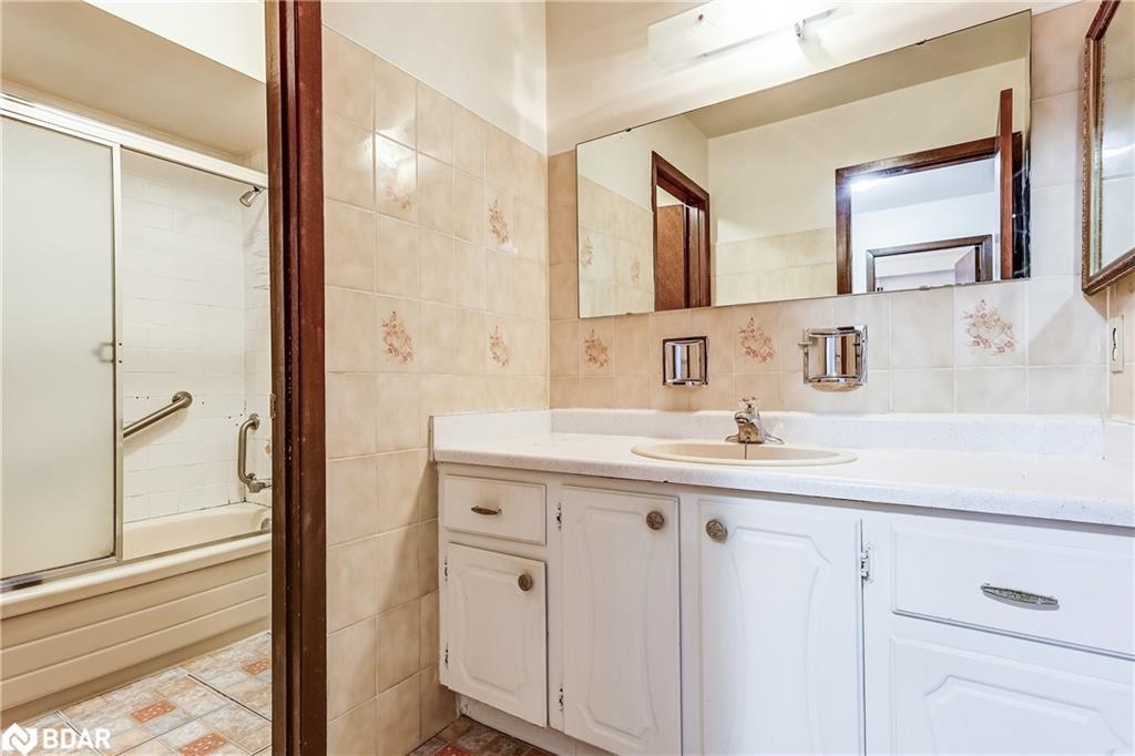 260 Apache Trail, Toronto, ON - Indoor Photo Showing Bathroom