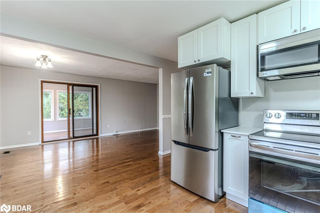 537 Huronia Road, Barrie, ON - Indoor Photo Showing Kitchen