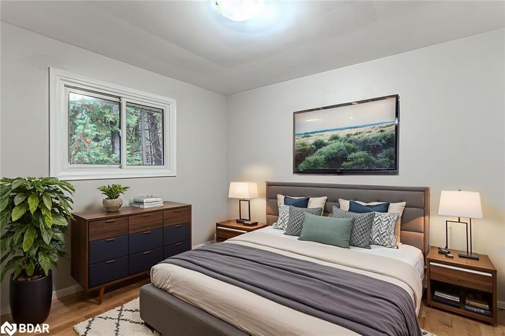 537 Huronia Road, Barrie, ON - Indoor Photo Showing Bedroom