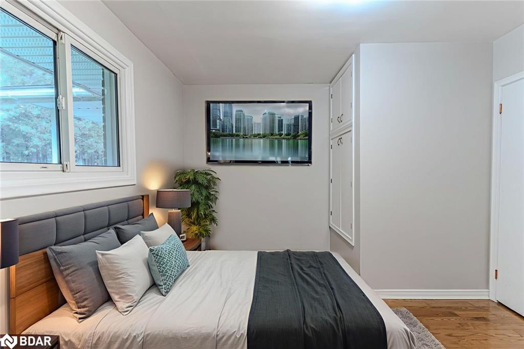 537 Huronia Road, Barrie, ON - Indoor Photo Showing Bedroom