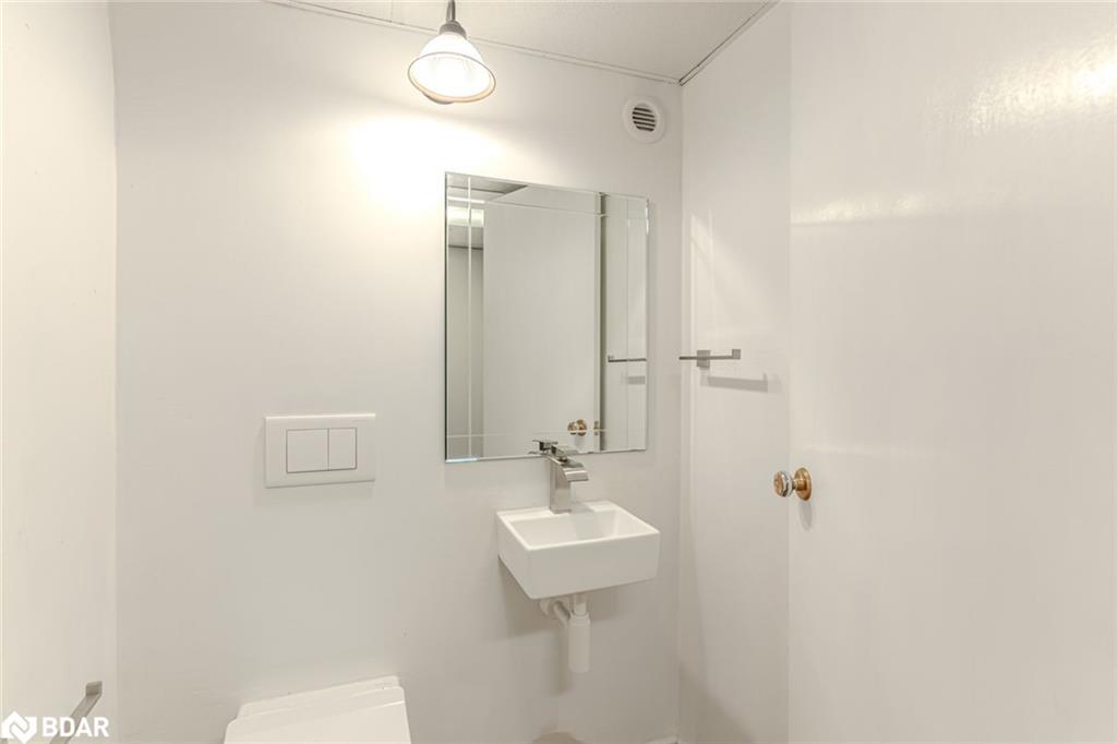 537 Huronia Road, Barrie, ON - Indoor Photo Showing Bathroom