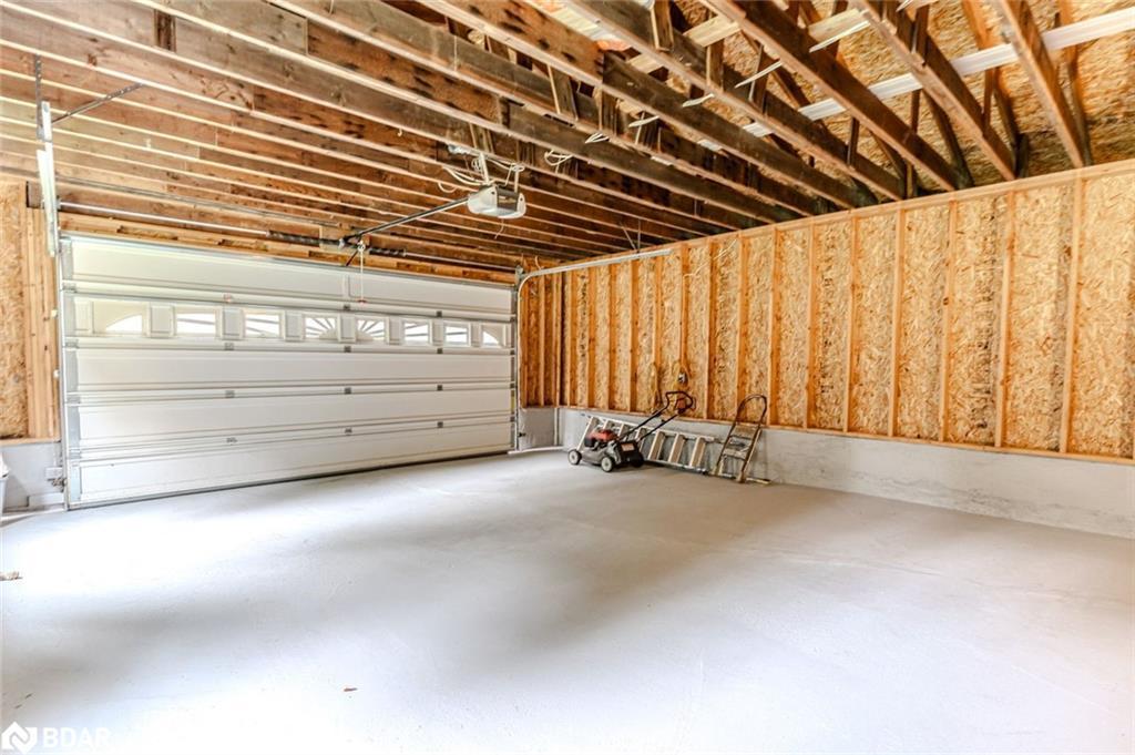 537 Huronia Road, Barrie, ON - Indoor Photo Showing Garage